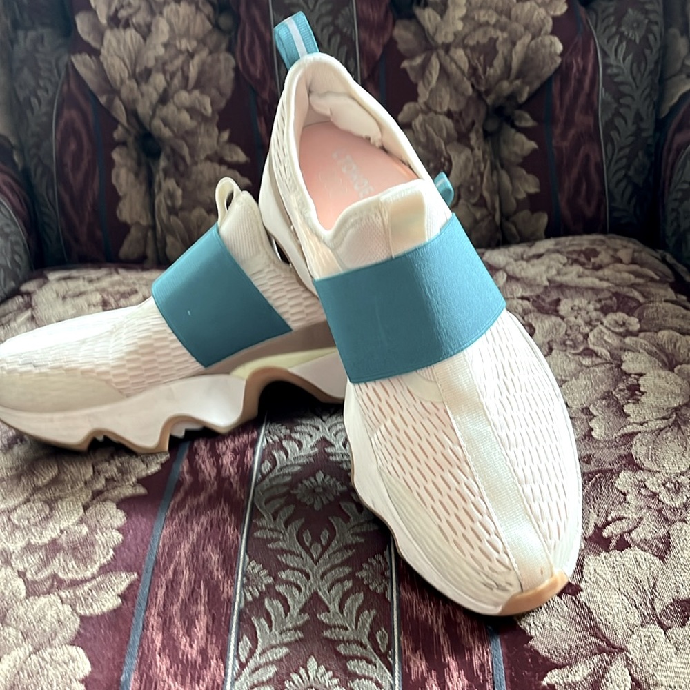 Fabulous Sorel sneakers. Slip on and very comfortable. Gently used.